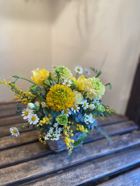 終了】flower workshop「春を告げる黄色い花のアレンジメント